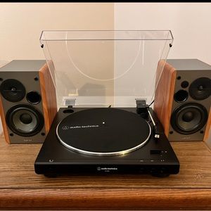 Audio-Technica AT-LP60X turntable + 2 Edifier R1280Ts Powered Bookshelf …